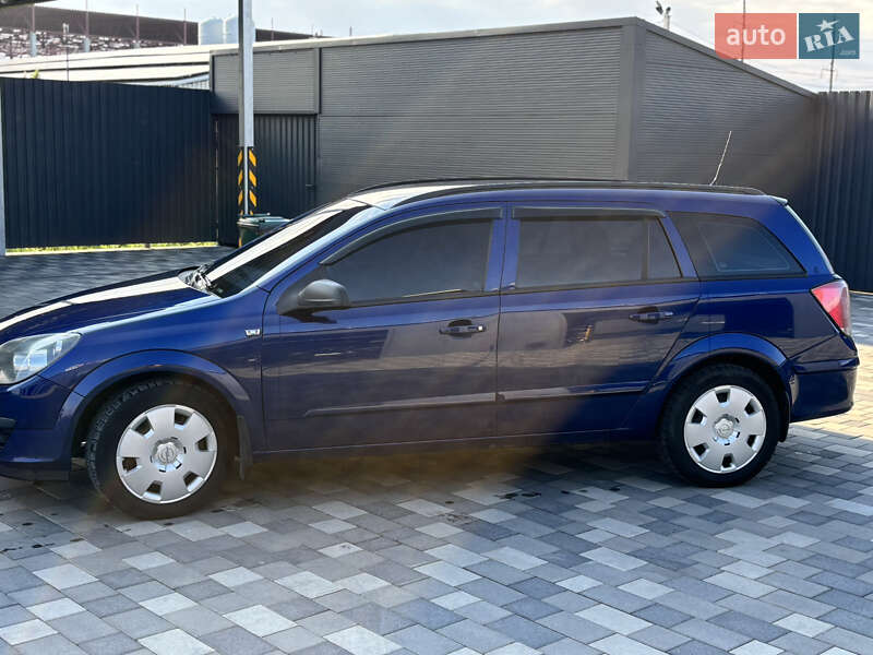 Универсал Opel Astra 2006 в Полтаве