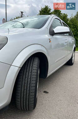 Универсал Opel Astra 2006 в 