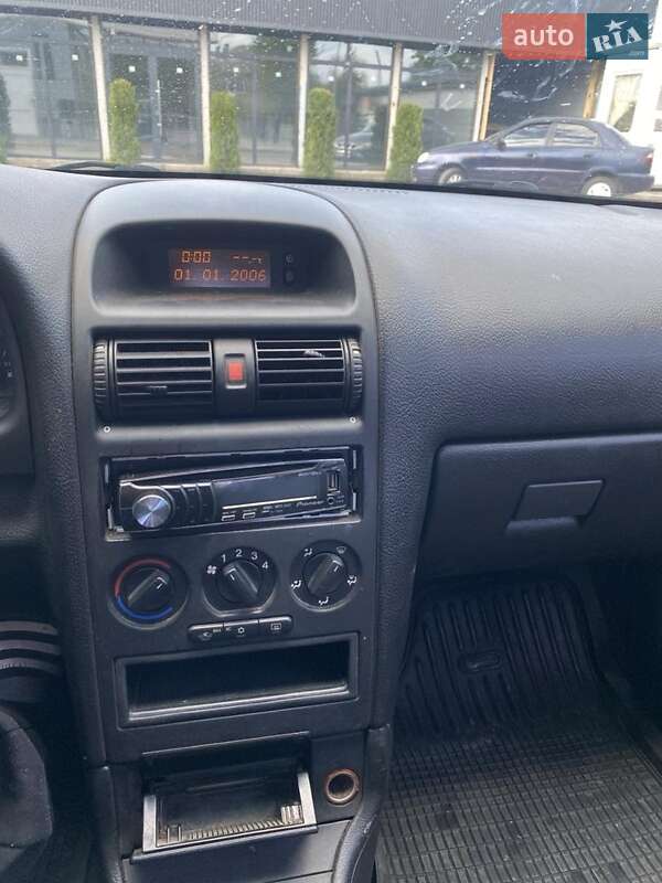 Седан Opel Astra 2008 в Рокитном