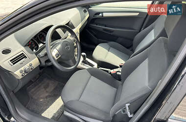 Хэтчбек Opel Astra 2007 в 