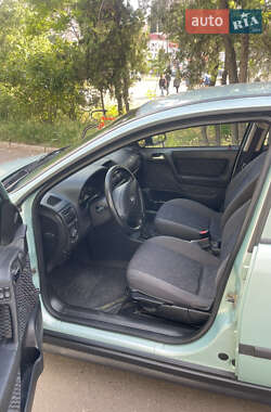 Хэтчбек Opel Astra 2001 в 
