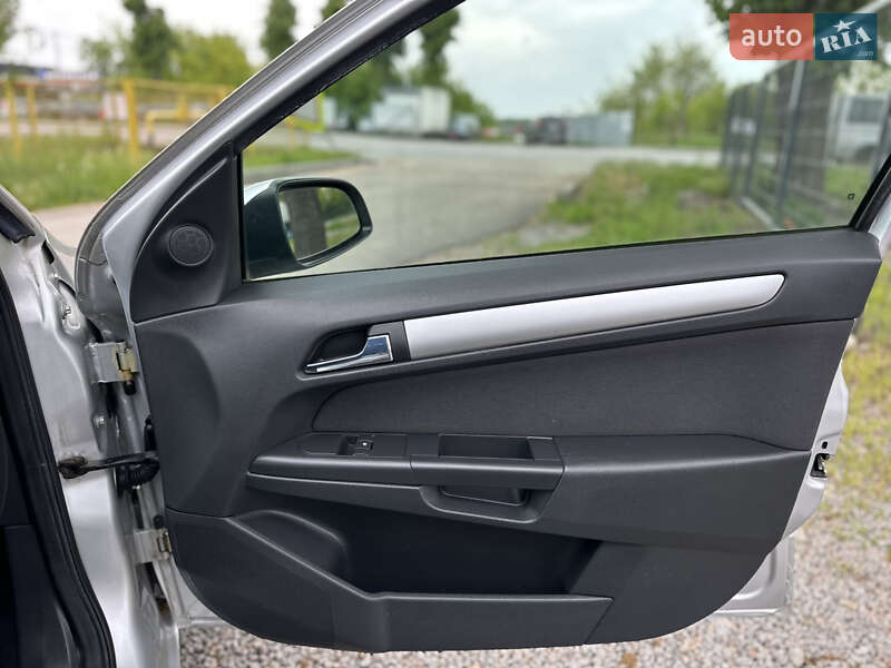 Універсал Opel Astra 2009 в Вінниці