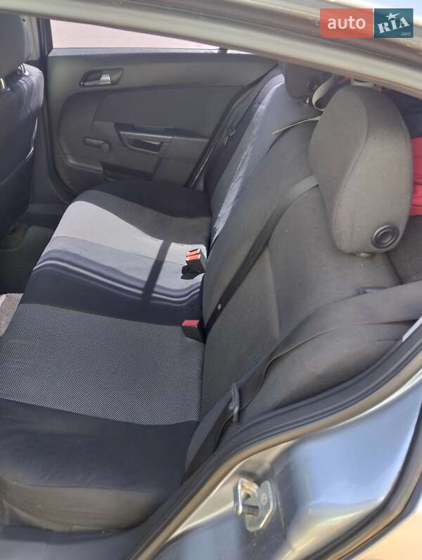 Хэтчбек Opel Astra 2008 в Сумах