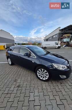 Универсал Opel Astra 2012 в 