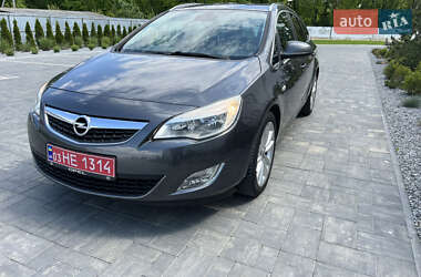 Універсал Opel Astra 2011 в Луцьку