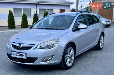 Універсал Opel Astra 2012 в Радомишлі