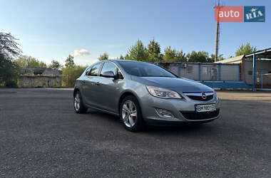 Хетчбек Opel Astra 2012 в Долині
