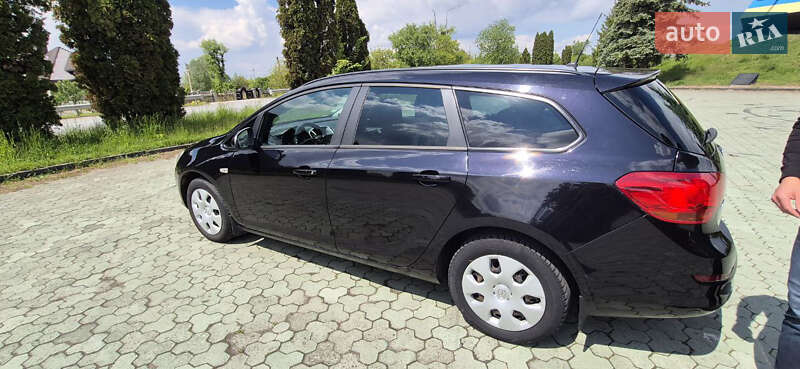 Універсал Opel Astra 2011 в Дубні