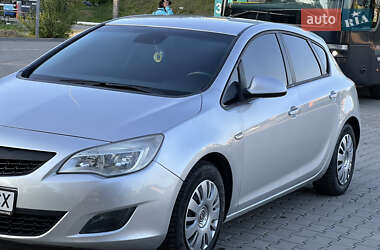 Хэтчбек Opel Astra 2010 в 