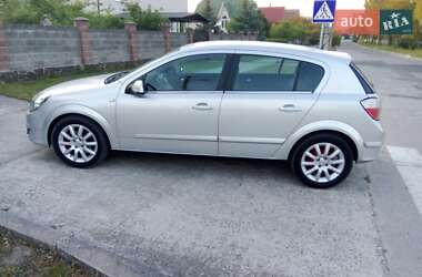 Хэтчбек Opel Astra 2005 в 