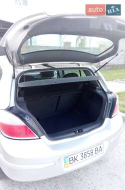 Хэтчбек Opel Astra 2005 в 