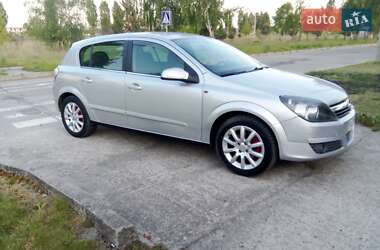 Хэтчбек Opel Astra 2005 в 
