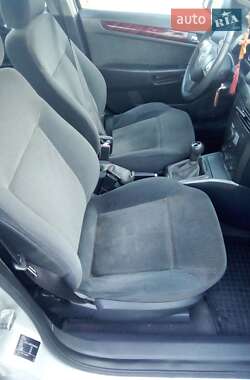Хэтчбек Opel Astra 2005 в 