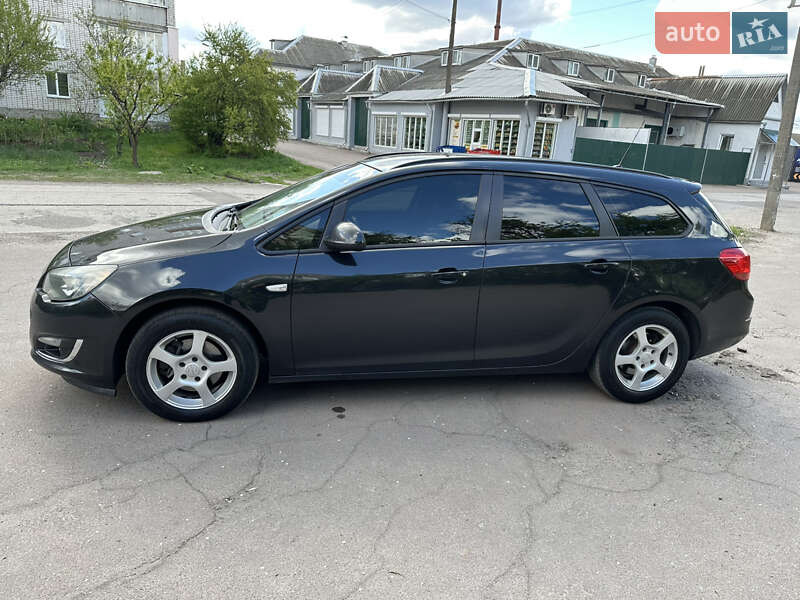 Универсал Opel Astra 2013 в Конотопе