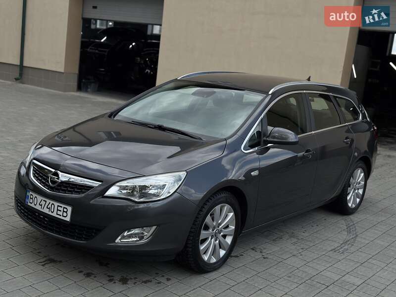 Універсал Opel Astra 2011 в Тернополі