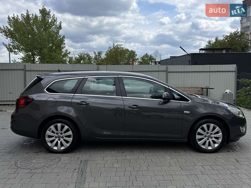 Універсал Opel Astra 2011 в Тернополі