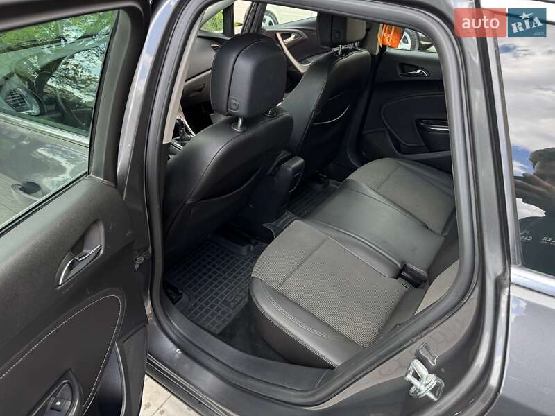 Універсал Opel Astra 2011 в Тернополі