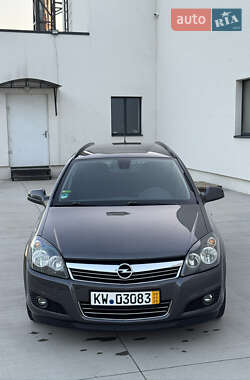 Универсал Opel Astra 2010 в 