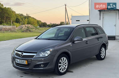 Універсал Opel Astra 2010 в Луцьку