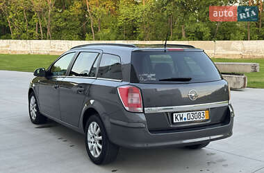 Универсал Opel Astra 2010 в 