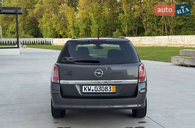 Универсал Opel Astra 2010 в 