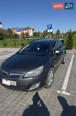 Универсал Opel Astra 2011 в Стрые