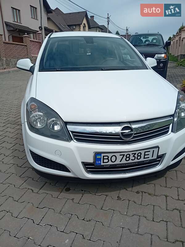 Универсал Opel Astra 2010 в Черновцах