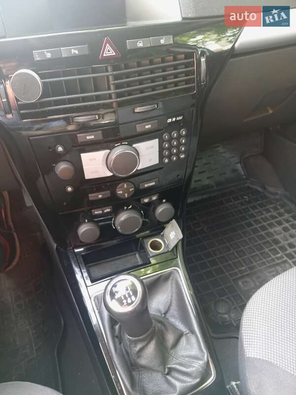 Универсал Opel Astra 2010 в Черновцах