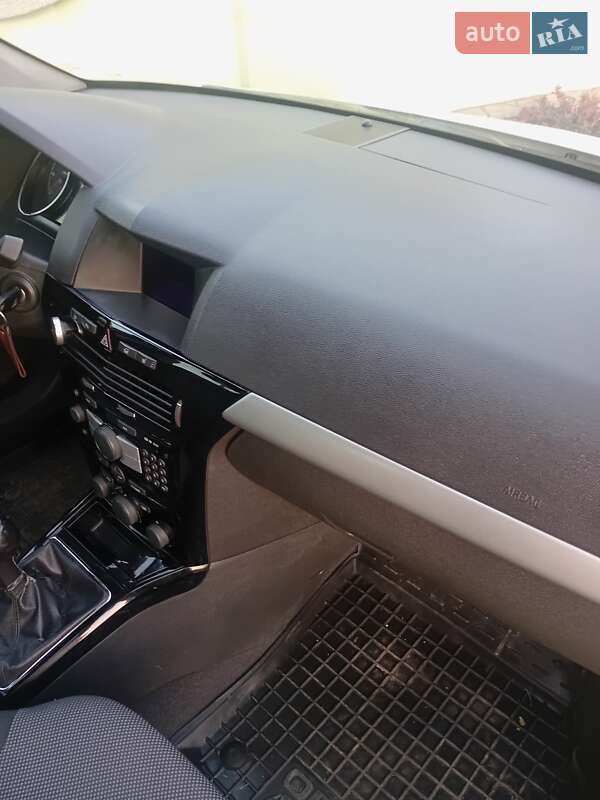 Универсал Opel Astra 2010 в Черновцах