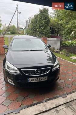 Хэтчбек Opel Astra 2011 в Лановцах
