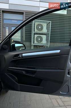 Хетчбек Opel Astra 2008 в 