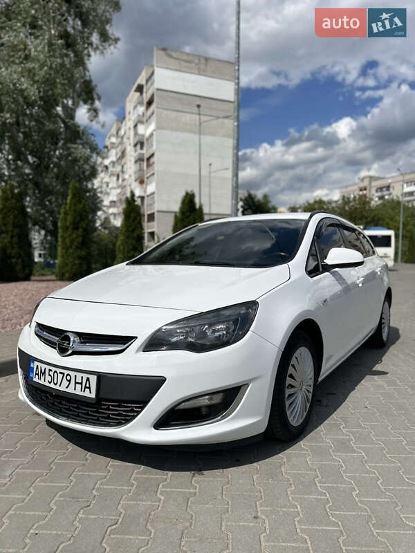 Універсал Opel Astra 2013 в 