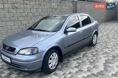 Хэтчбек Opel Astra 2003 в 
