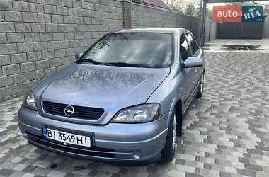 Хэтчбек Opel Astra 2003 в 