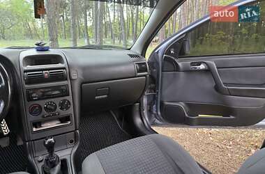 Хэтчбек Opel Astra 2003 в 