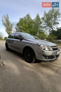Хэтчбек Opel Astra 2006 в 