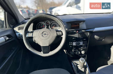 Универсал Opel Astra 2010 в 