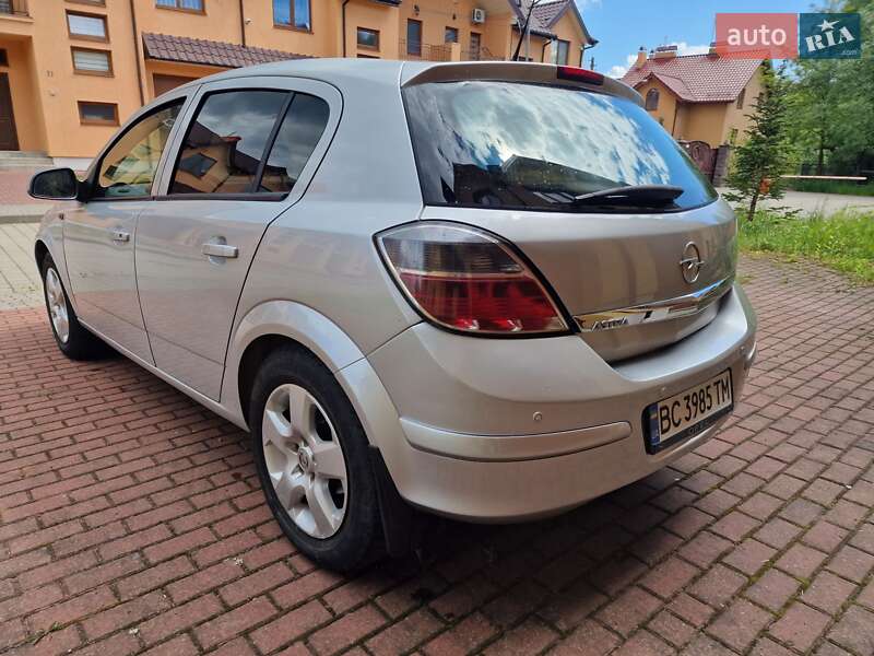 Хэтчбек Opel Astra 2014 в Стрые