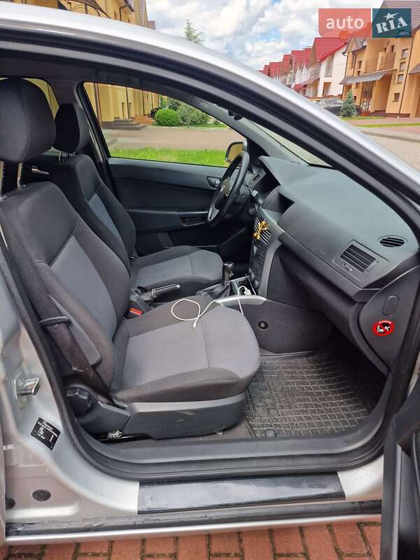 Хэтчбек Opel Astra 2014 в Стрые