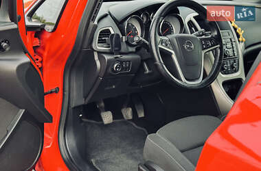 Универсал Opel Astra 2012 в 