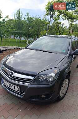 Универсал Opel Astra 2010 в Луцке