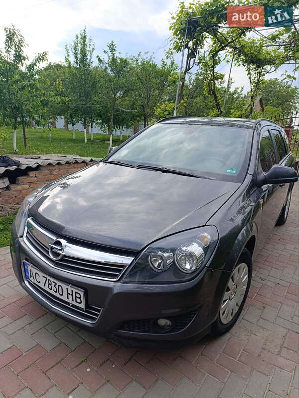 Универсал Opel Astra 2010 в 