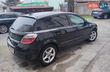 Хэтчбек Opel Astra 2004 в 