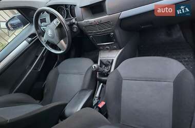 Хэтчбек Opel Astra 2004 в 
