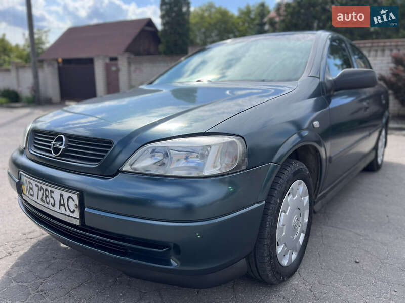 Седан Opel Astra 2005 в 