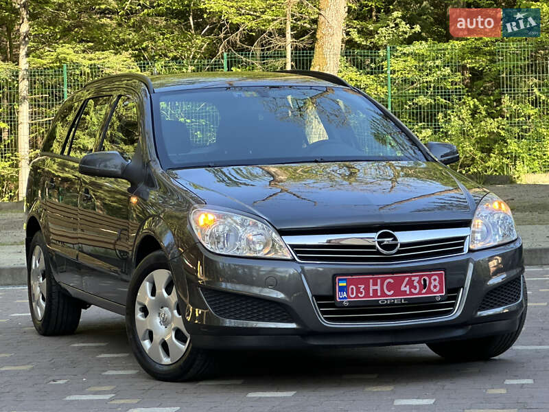 Універсал Opel Astra 2009 в Дрогобичі