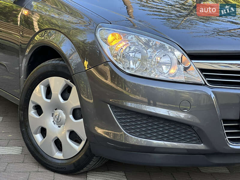 Універсал Opel Astra 2009 в Дрогобичі