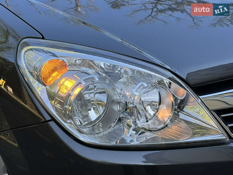 Універсал Opel Astra 2009 в Дрогобичі