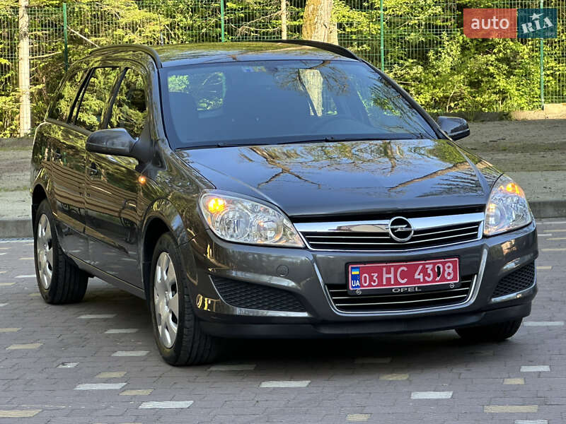 Універсал Opel Astra 2009 в Дрогобичі