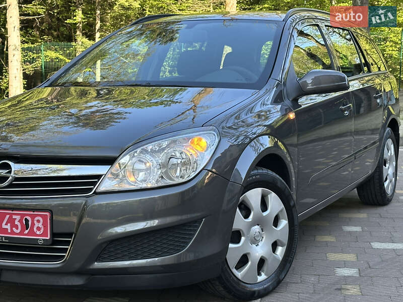 Універсал Opel Astra 2009 в Дрогобичі